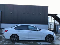 【ＢＭＷの伝統２】時代を超える美しさ。磨き抜かれたエアロダイナミクスが瞳を奪う。一目で伝わるスポーティーなプロポーションは、ＢＭＷの走行性能を生み出すのに欠かせない要因の一つです。 7