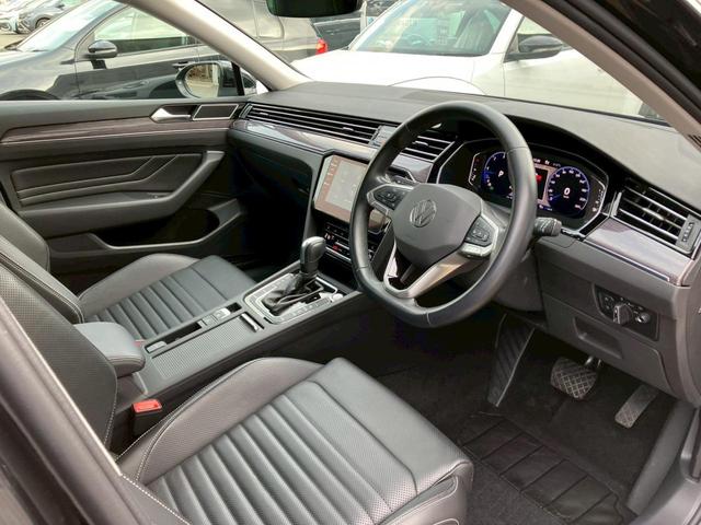 パサートヴァリアント ＴＤＩエレガンスアドバンス　認定中古車　ＩＱ．ＬＩＧＨＴ　シートヒーター　ｗｅ　Ｃｏｎｎｅｃｔ　トラベルアシスト　ＡＣＣ　バックカメラ　アダプティブクルーズコントロール　ナビ　デイライト　レザーシート　レーンチェンジアシスト（9枚目）