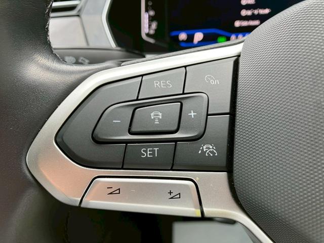 パサートヴァリアント ＴＤＩエレガンスアドバンス　認定中古車　ＩＱ．ＬＩＧＨＴ　シートヒーター　ｗｅ　Ｃｏｎｎｅｃｔ　トラベルアシスト　ＡＣＣ　バックカメラ　アダプティブクルーズコントロール　ナビ　デイライト　レザーシート　レーンチェンジアシスト（17枚目）