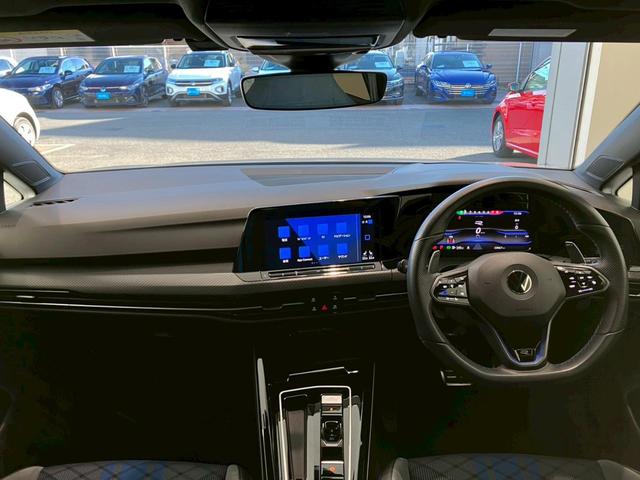 ゴルフＲヴァリアント Ｒ　ＤＣＣ　認定中古車一年保証付き　車検整備付き　ＩＱ．ＬＩＧＨＴ　シートヒーター　トラベルアシスト　ＡＣＣ　バックカメラ　アダプティブクルーズコントロール　ナビ　デイライト　レーンチェンジアシスト（2枚目）