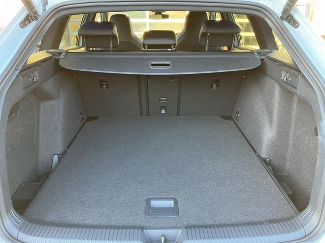 ゴルフＲヴァリアント Ｒ　ＤＣＣ　認定中古車一年保証付き　車検整備付き　ＩＱ．ＬＩＧＨＴ　シートヒーター　トラベルアシスト　ＡＣＣ　バックカメラ　アダプティブクルーズコントロール　ナビ　デイライト　レーンチェンジアシスト（11枚目）