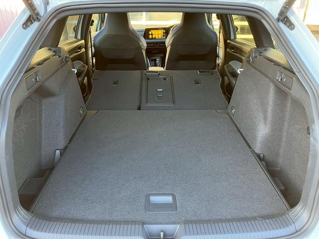 ゴルフＲヴァリアント Ｒ　ＤＣＣ　認定中古車一年保証付き　車検整備付き　ＩＱ．ＬＩＧＨＴ　シートヒーター　トラベルアシスト　ＡＣＣ　バックカメラ　アダプティブクルーズコントロール　ナビ　デイライト　レーンチェンジアシスト（12枚目）