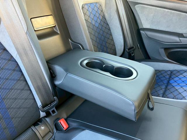 ゴルフＲヴァリアント Ｒ　ＤＣＣ　認定中古車一年保証付き　車検整備付き　ＩＱ．ＬＩＧＨＴ　シートヒーター　トラベルアシスト　ＡＣＣ　バックカメラ　アダプティブクルーズコントロール　ナビ　デイライト　レーンチェンジアシスト（19枚目）