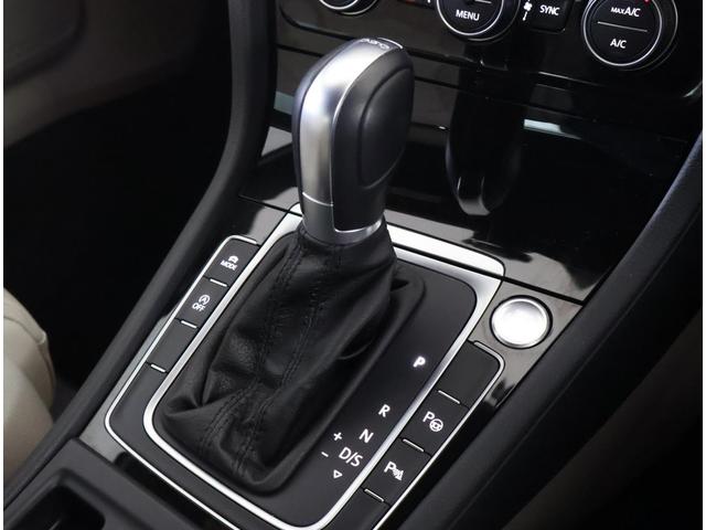 ゴルフ TSIハイライン マイスター ワンオーナー 禁煙車 ACC LEDライト 本革シート オートライト 電動シート シートヒーター パドルシフト 障害物センサー バックカメラ 駐車支援 オートホールド ブレーキアシスト(8枚目)