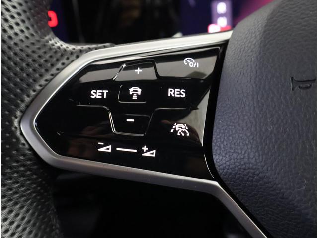 ゴルフGTI ベースグレード ワンオーナー 禁煙車 ACC LEDライト オートライト アンビエントライト パドルシフト 障害物センサー バックカメラ オートホールド ブラインドスポット 電動格納ミラー ブレーキアシスト(11枚目)
