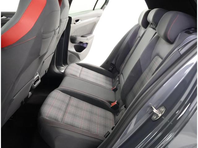 ゴルフGTI ベースグレード ワンオーナー 禁煙車 ACC LEDライト オートライト アンビエントライト パドルシフト 障害物センサー バックカメラ オートホールド ブラインドスポット 電動格納ミラー ブレーキアシスト(16枚目)