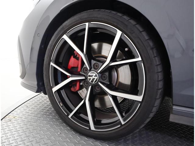 ゴルフGTI ベースグレード ワンオーナー 禁煙車 ACC LEDライト オートライト アンビエントライト パドルシフト 障害物センサー バックカメラ オートホールド ブラインドスポット 電動格納ミラー ブレーキアシスト(19枚目)