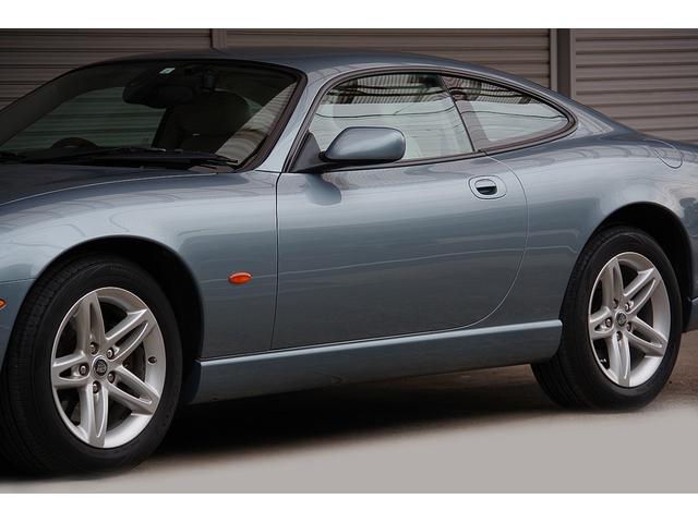 XK XK8 クラシック XK8 クラシック 当店ユーザー様買取車両 X100系最終モデル フルオリジナル 禁煙車 車庫保管車 天井張り直し済み REGNO GR-XII 純正17インチアルミ ドライブレコーダー 整備記録簿(3枚目)