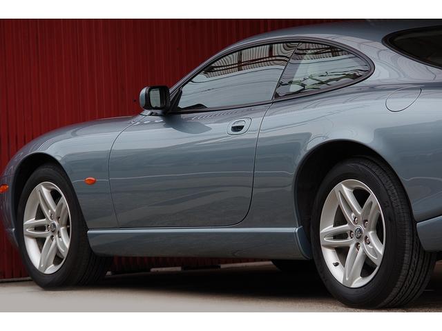 XK XK8 クラシック XK8 クラシック 当店ユーザー様買取車両 X100系最終モデル フルオリジナル 禁煙車 車庫保管車 天井張り直し済み REGNO GR-XII 純正17インチアルミ ドライブレコーダー 整備記録簿(5枚目)
