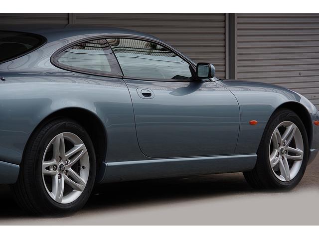 XK XK8 クラシック XK8 クラシック 当店ユーザー様買取車両 X100系最終モデル フルオリジナル 禁煙車 車庫保管車 天井張り直し済み REGNO GR-XII 純正17インチアルミ ドライブレコーダー 整備記録簿(6枚目)