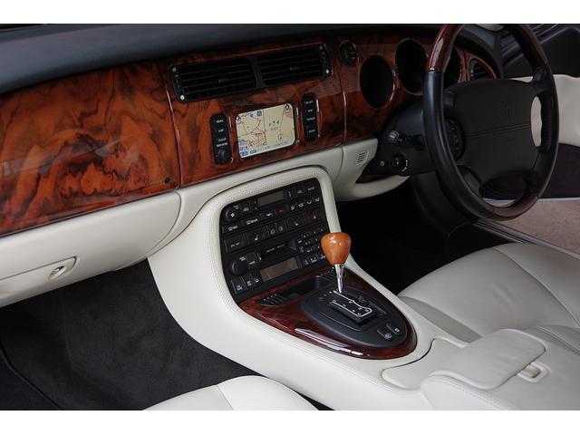 XK XK8 クラシック XK8 クラシック 当店ユーザー様買取車両 X100系最終モデル フルオリジナル 禁煙車 車庫保管車 天井張り直し済み REGNO GR-XII 純正17インチアルミ ドライブレコーダー 整備記録簿(32枚目)