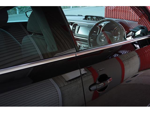 メッキモールディングは曇りやくすみもなく、大変美しい状態です。