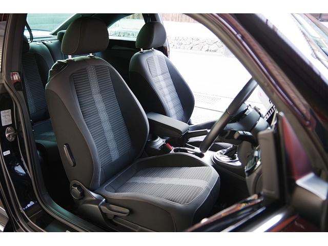 専用スポーツシート。ご覧の通り大変美しい状態を維持しています。前オーナーの扱いの良さを物語ります。