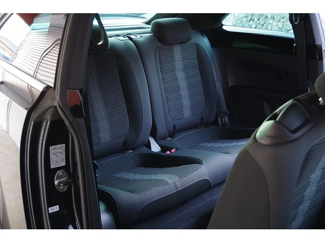 擦れやへこみのないリアシート。清潔感にあふれています。