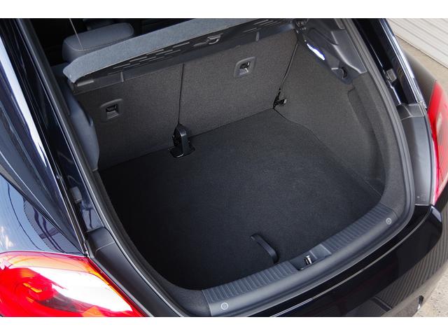 ラゲッジスペースは気になる傷や汚れもなく、大変美しい状態です。