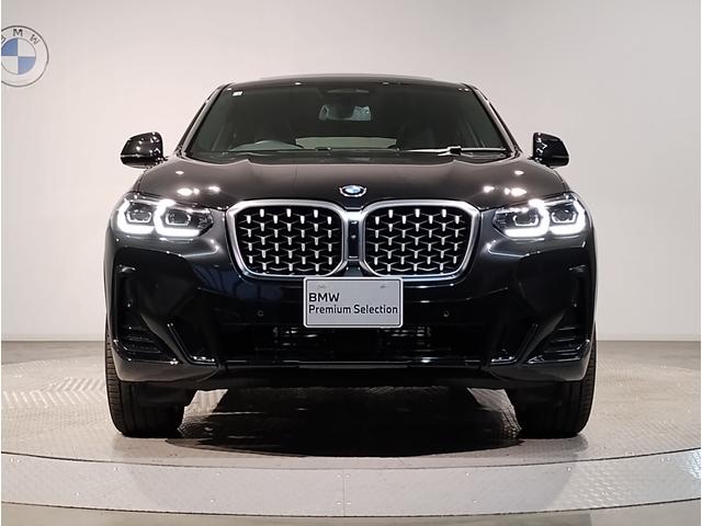 ｘＤｒｉｖｅ　２０ｄ　Ｍスポーツ　後期モデル　パノラマサンルーフ　ハーマンカードンスピーカー　２０インチＡＷ　サンプロテクションガラス　ブラックレザー　アクティブクルーズコントロール　全周囲カメラ　アンビエントライト　元レンタカー(6枚目)