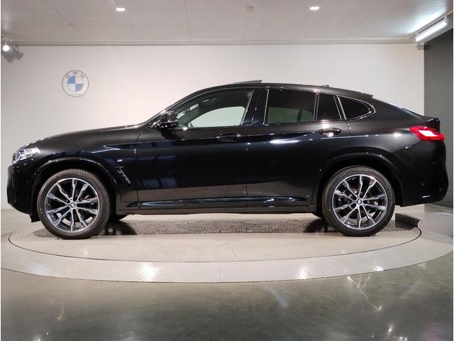 Ｘ４ ｘＤｒｉｖｅ　２０ｄ　Ｍスポーツ　後期モデル　パノラマサンルーフ　ハーマンカードンスピーカー　２０インチＡＷ　サンプロテクションガラス　ブラックレザー　アクティブクルーズコントロール　全周囲カメラ　アンビエントライト　元レンタカー（9枚目）