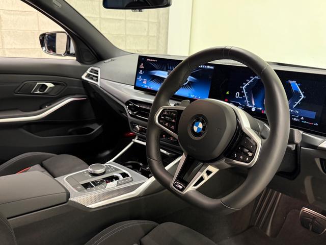 ３シリーズ ３２０ｄ　ｘＤｒｉｖｅ　Ｍスポーツ　２ｎｄＬＣＩ　弊社デモカー　アクティブクルーズ　ヘッドアップディスプレイ　電動シート　シートヒーター　全周囲カメラ　電動トランク　カーブドディスプレイ　インテリジェントセーフ　純正１８インチＡＷ（15枚目）