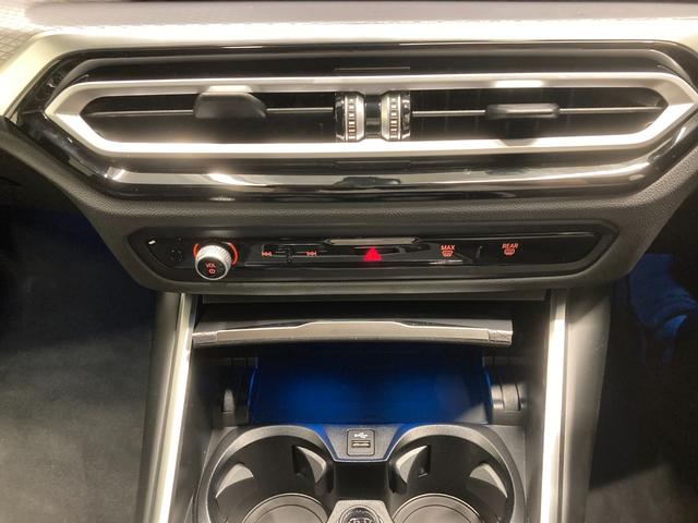 ３シリーズ ３１８ｉ　Ｍスポーツ　エディションシャドー　弊社デモカー　禁煙車　特別仕様車　ブラックキドニーグリル　ＯＰ１９インチＡＷ　カーブドディスプレイ　ヘッドアップディスプレイ　全周囲カメラ　アクティブクルーズコントロール　ＬＥＤヘッドライト（24枚目）