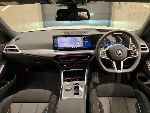 ３シリーズ ３１８ｉツーリング　Ｍスポーツ　弊社デモカー　２ｎｄＬＣＩモデル　Ｄ型ハンドル　アクティブクルーズコントロール　ヘッドアップディスプレイ　電動リアゲート　１８インチＡＷ　カーブドディスプレイ　パドルシフト　アンビエントライト（5枚目）