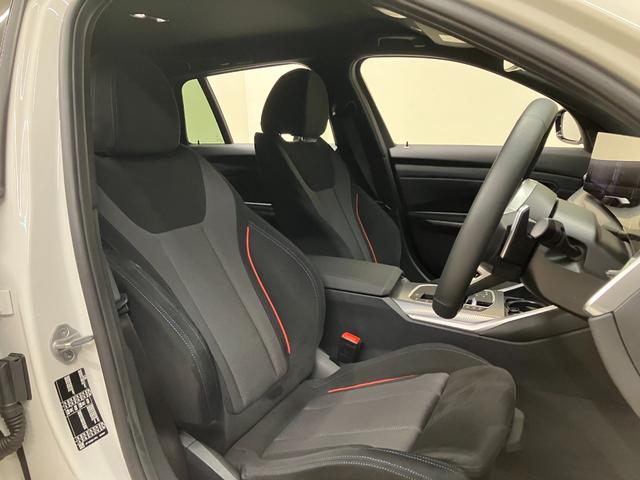 ３シリーズ ３１８ｉツーリング　Ｍスポーツ　弊社デモカー　２ｎｄＬＣＩモデル　Ｄ型ハンドル　アクティブクルーズコントロール　ヘッドアップディスプレイ　電動リアゲート　１８インチＡＷ　カーブドディスプレイ　パドルシフト　アンビエントライト（13枚目）