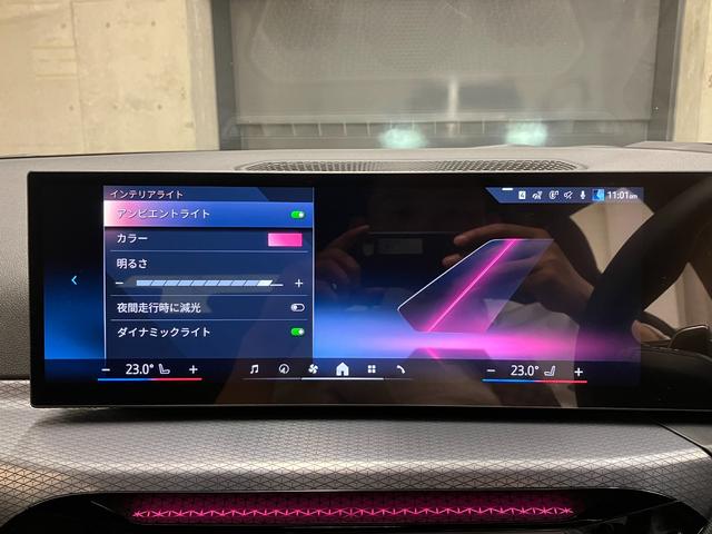 ３シリーズ ３１８ｉツーリング　Ｍスポーツ　弊社デモカー　２ｎｄＬＣＩモデル　Ｄ型ハンドル　アクティブクルーズコントロール　ヘッドアップディスプレイ　電動リアゲート　１８インチＡＷ　カーブドディスプレイ　パドルシフト　アンビエントライト（78枚目）
