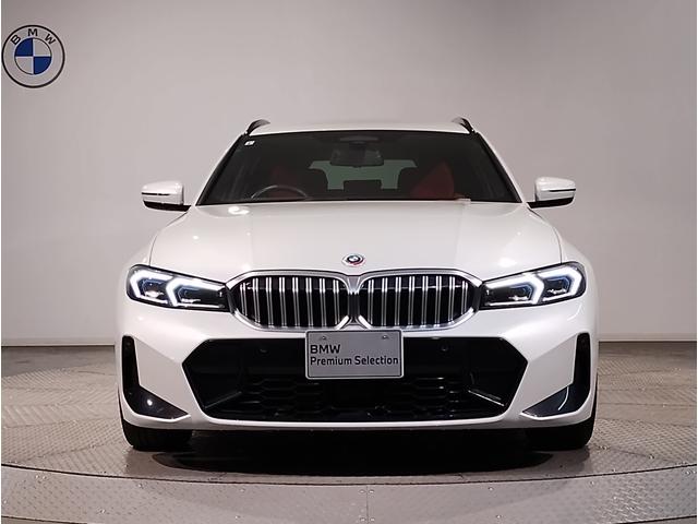 ３シリーズ ３２０ｄ　ｘＤｒｉｖｅツーリング　Ｍスポーツ　インディビジュアルフィオナレッドレザー　ファストトラックＰＫＧ　コンフォートＰＫＧ　１９インチＡＷ　Ｍサスペンション　Ｍスポーツブレーキ　ＨｉＦｉスピーカー　ヘッドアップディスプレイ　元レンタカー（6枚目）
