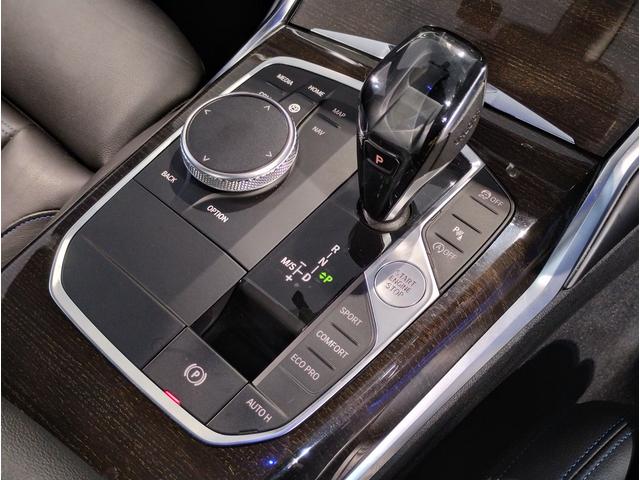 3シリーズ 320i Mスポーツ デビューパッケージ OP19インチAW コンフォートパッケージ アクティブクルーズコントロール ブラックキドニーグリル ブラックレザーシート シートヒーター パドルシフト 電動メモリーシート(18枚目)