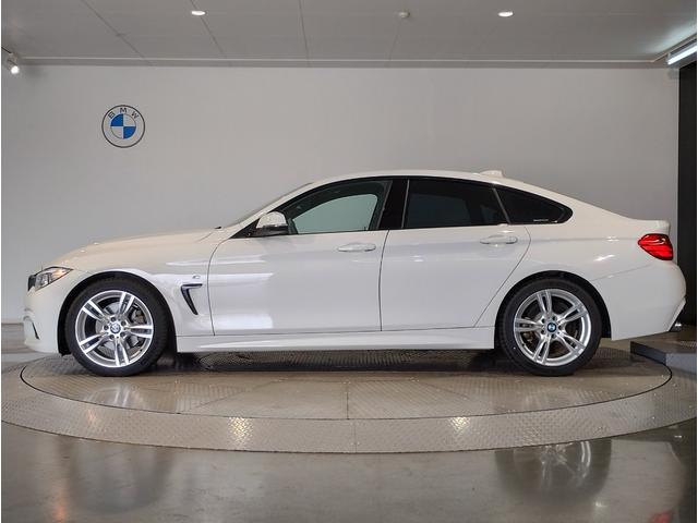 4シリーズ 420iグランクーペ Mスポーツ アダプティブLEDヘッドライト 電動メモリーシート 電動リアゲート アクティブクルーズコントロール 18インチAW パドルシフト アルカンターラシート PDCセンサー前後 レーンチェンジウォーニング(9枚目)