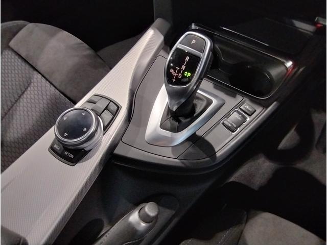 3シリーズ 320i Mスポーツ ワンオーナー車 クルーズコントロール パドルシフト 電動シート バックカメラ PDCセンサー 衝突軽減ブレーキ 純正18インチAW LEDヘッドライト Bluetoothオーディオ 車線逸脱警告(55枚目)