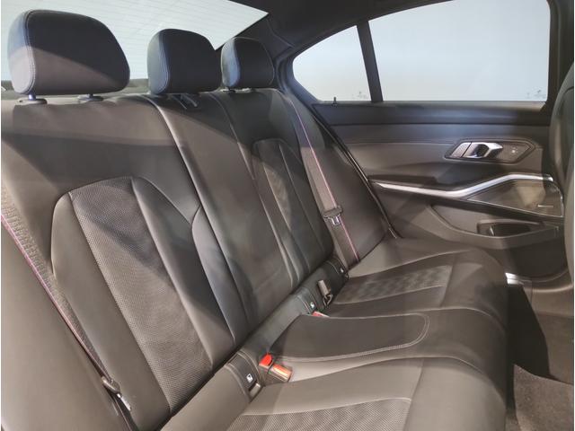 Ｍ３ Ｍ３セダン　コンペティション　Ｍ　ｘＤｒｉｖｅ　ワンオーナー　ブラックレザー　レーザーライト　ハーマンカードンスピーカー　全周囲カメラ　シートヒーター　カーブドディスプレイ　フルセグＴＶ　アクティブクルーズコントロール　ヘッドアップディスプレイ（14枚目）