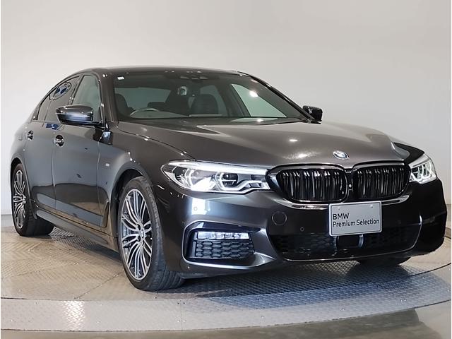 5シリーズ 530i Mスポーツ ヘッドアップディスプレイ ブラックキドニーグリル ブラックレザーシート シートヒーター 全周囲カメラ アクティブクルーズコントロール 19インチAWホイール パドルシフト 電動シート 電動リアゲート(7枚目)
