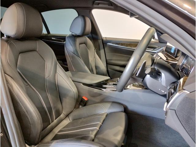 5シリーズ 530i Mスポーツ ヘッドアップディスプレイ ブラックキドニーグリル ブラックレザーシート シートヒーター 全周囲カメラ アクティブクルーズコントロール 19インチAWホイール パドルシフト 電動シート 電動リアゲート(13枚目)