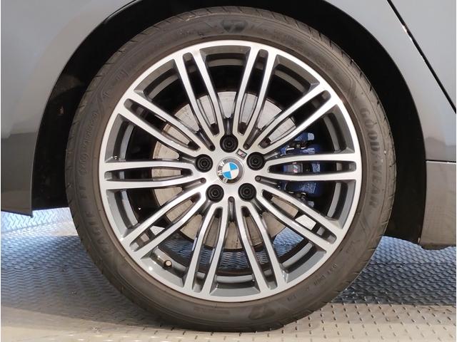 5シリーズ 530i Mスポーツ ヘッドアップディスプレイ ブラックキドニーグリル ブラックレザーシート シートヒーター 全周囲カメラ アクティブクルーズコントロール 19インチAWホイール パドルシフト 電動シート 電動リアゲート(25枚目)