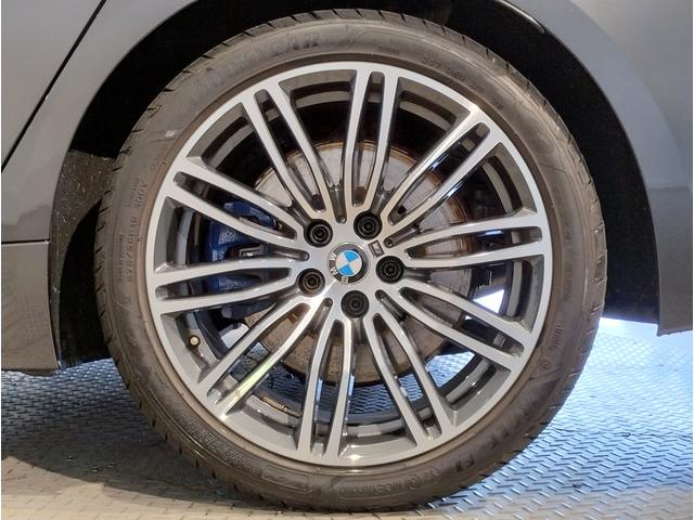 5シリーズ 530i Mスポーツ ヘッドアップディスプレイ ブラックキドニーグリル ブラックレザーシート シートヒーター 全周囲カメラ アクティブクルーズコントロール 19インチAWホイール パドルシフト 電動シート 電動リアゲート(31枚目)