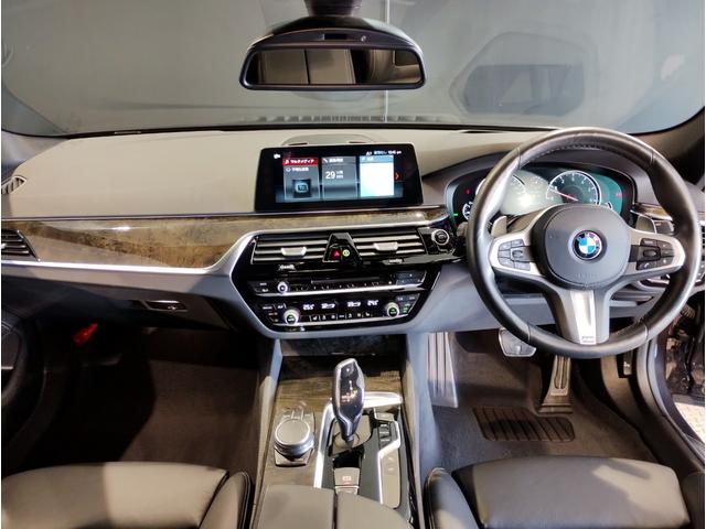 5シリーズ 530i Mスポーツ ヘッドアップディスプレイ ブラックキドニーグリル ブラックレザーシート シートヒーター 全周囲カメラ アクティブクルーズコントロール 19インチAWホイール パドルシフト 電動シート 電動リアゲート(33枚目)