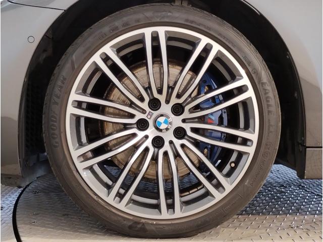 5シリーズ 530i Mスポーツ ヘッドアップディスプレイ ブラックキドニーグリル ブラックレザーシート シートヒーター 全周囲カメラ アクティブクルーズコントロール 19インチAWホイール パドルシフト 電動シート 電動リアゲート(46枚目)