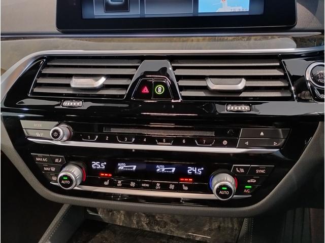 5シリーズ 530i Mスポーツ ヘッドアップディスプレイ ブラックキドニーグリル ブラックレザーシート シートヒーター 全周囲カメラ アクティブクルーズコントロール 19インチAWホイール パドルシフト 電動シート 電動リアゲート(55枚目)