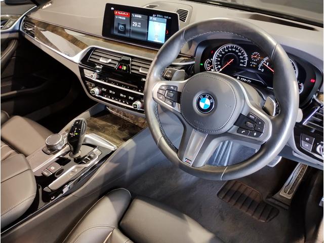 5シリーズ 530i Mスポーツ ヘッドアップディスプレイ ブラックキドニーグリル ブラックレザーシート シートヒーター 全周囲カメラ アクティブクルーズコントロール 19インチAWホイール パドルシフト 電動シート 電動リアゲート(77枚目)