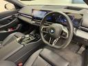 ５２３ｉ　Ｍスポーツ　弊社デモカー　アクティブクルーズコントロール　ヘッドアップディスプレイ　全周囲カメラ　ＰＤＣセンサー　シートヒーター　１９インチＡＷ　電動リアゲート　アンビエントライト　　パドルシフト（77枚目）