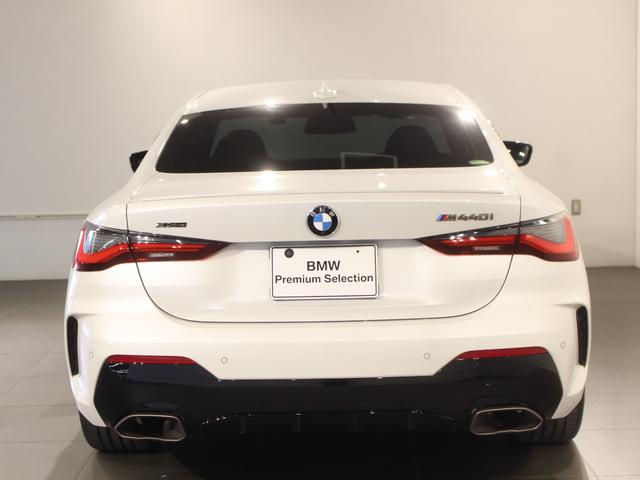 ４シリーズ Ｍ４４０ｉ　ｘＤｒｉｖｅクーペ　ミネラルホワイト／認定中古車／モカブラウンレザー／１９インチ純正アロイホイール／被害軽減ブレーキ／アクティブクルーズコントロール／フロントパワーシート／フロントシートヒーター／ＥＴＣ内蔵ルームミラー（13枚目）