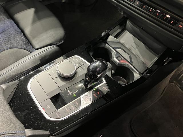 １シリーズ 　認定中古車／レンタアップ／ブラックサファイア／アクティブクルーズコントロール／被害軽減ブレーキ／バックカメラ／ＥＴＣ／電動リアゲート／フロントパワーシート／１８インチ純正アロイホイール（15枚目）