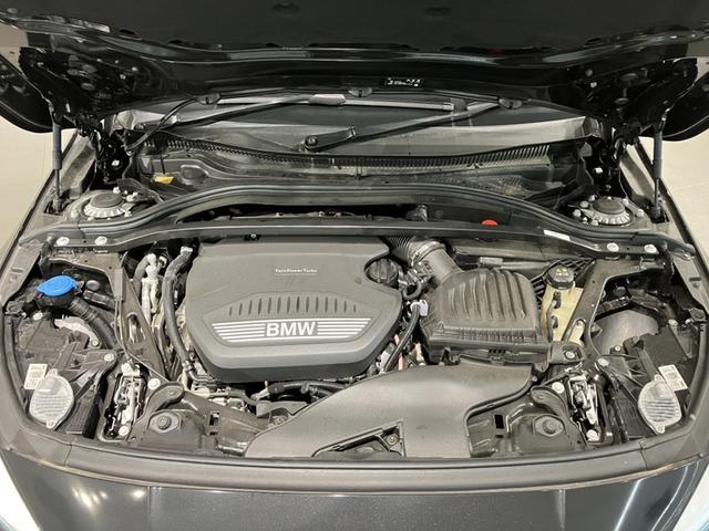 １シリーズ 　認定中古車／レンタアップ／ブラックサファイア／アクティブクルーズコントロール／被害軽減ブレーキ／バックカメラ／ＥＴＣ／電動リアゲート／フロントパワーシート／１８インチ純正アロイホイール（16枚目）