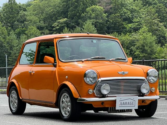 ＭＩＮＩ クーパー　Ａ／Ｔ車／ボルカニックオレンジ全塗装済／整備記録簿／ヴァルタンセンターマフラー／モトリタステアリング／レーシングガスキャップ／メッキタイプインテリアパーツ／前後ドライブレコーダー／ＥＴＣ（7枚目）