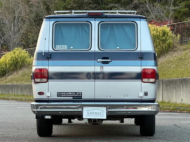 シボレーシェビーバン ベースグレード　Ｇ２０　シェビーバン　Ｇｌａｄｉａｔｏｒ／３ナンバー登録／７人乗り／フローマスター４０（マフラー）／サイド＆リア観音開き／ダブルエアコン／ナビ／バックカメラ／ドラレコ付デジタルインナーミラー／ＥＴＣ（4枚目）