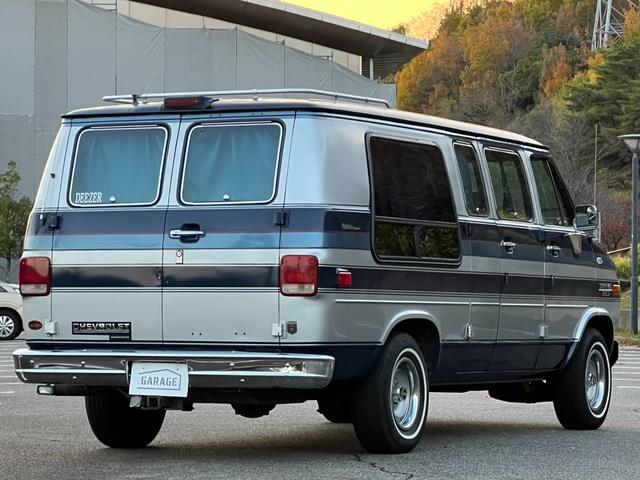 シボレーシェビーバン ベースグレード　Ｇ２０　シェビーバン　Ｇｌａｄｉａｔｏｒ／３ナンバー登録／７人乗り／フローマスター４０（マフラー）／サイド＆リア観音開き／ダブルエアコン／ナビ／バックカメラ／ドラレコ付デジタルインナーミラー／ＥＴＣ（5枚目）