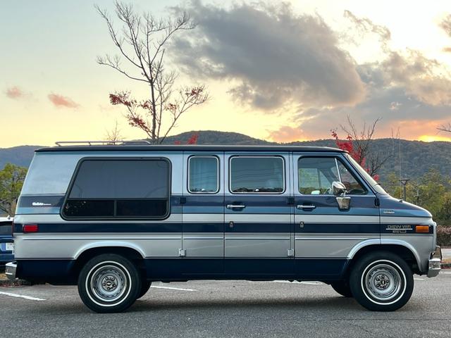 シボレーシェビーバン ベースグレード　Ｇ２０　シェビーバン　Ｇｌａｄｉａｔｏｒ／３ナンバー登録／７人乗り／フローマスター４０（マフラー）／サイド＆リア観音開き／ダブルエアコン／ナビ／バックカメラ／ドラレコ付デジタルインナーミラー／ＥＴＣ（6枚目）