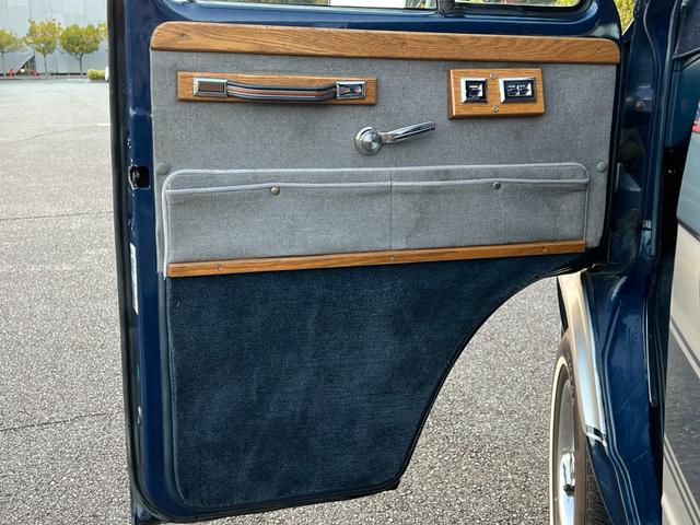 シボレーシェビーバン ベースグレード　Ｇ２０　シェビーバン　Ｇｌａｄｉａｔｏｒ／３ナンバー登録／７人乗り／フローマスター４０（マフラー）／サイド＆リア観音開き／ダブルエアコン／ナビ／バックカメラ／ドラレコ付デジタルインナーミラー／ＥＴＣ（10枚目）