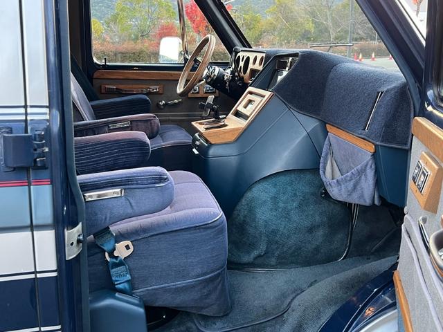 シボレーシェビーバン ベースグレード　Ｇ２０　シェビーバン　Ｇｌａｄｉａｔｏｒ／３ナンバー登録／７人乗り／フローマスター４０（マフラー）／サイド＆リア観音開き／ダブルエアコン／ナビ／バックカメラ／ドラレコ付デジタルインナーミラー／ＥＴＣ（13枚目）