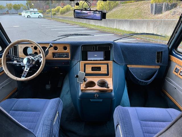 シボレーシェビーバン ベースグレード　Ｇ２０　シェビーバン　Ｇｌａｄｉａｔｏｒ／３ナンバー登録／７人乗り／フローマスター４０（マフラー）／サイド＆リア観音開き／ダブルエアコン／ナビ／バックカメラ／ドラレコ付デジタルインナーミラー／ＥＴＣ（17枚目）